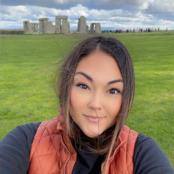 Meet your Posher, Amanda - Picture 2 of 3